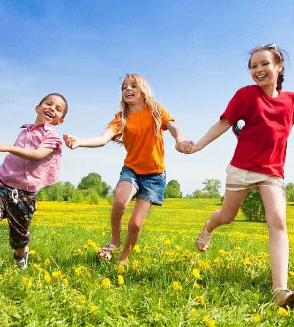kinderen spelen buiten kinderen spelen buiten